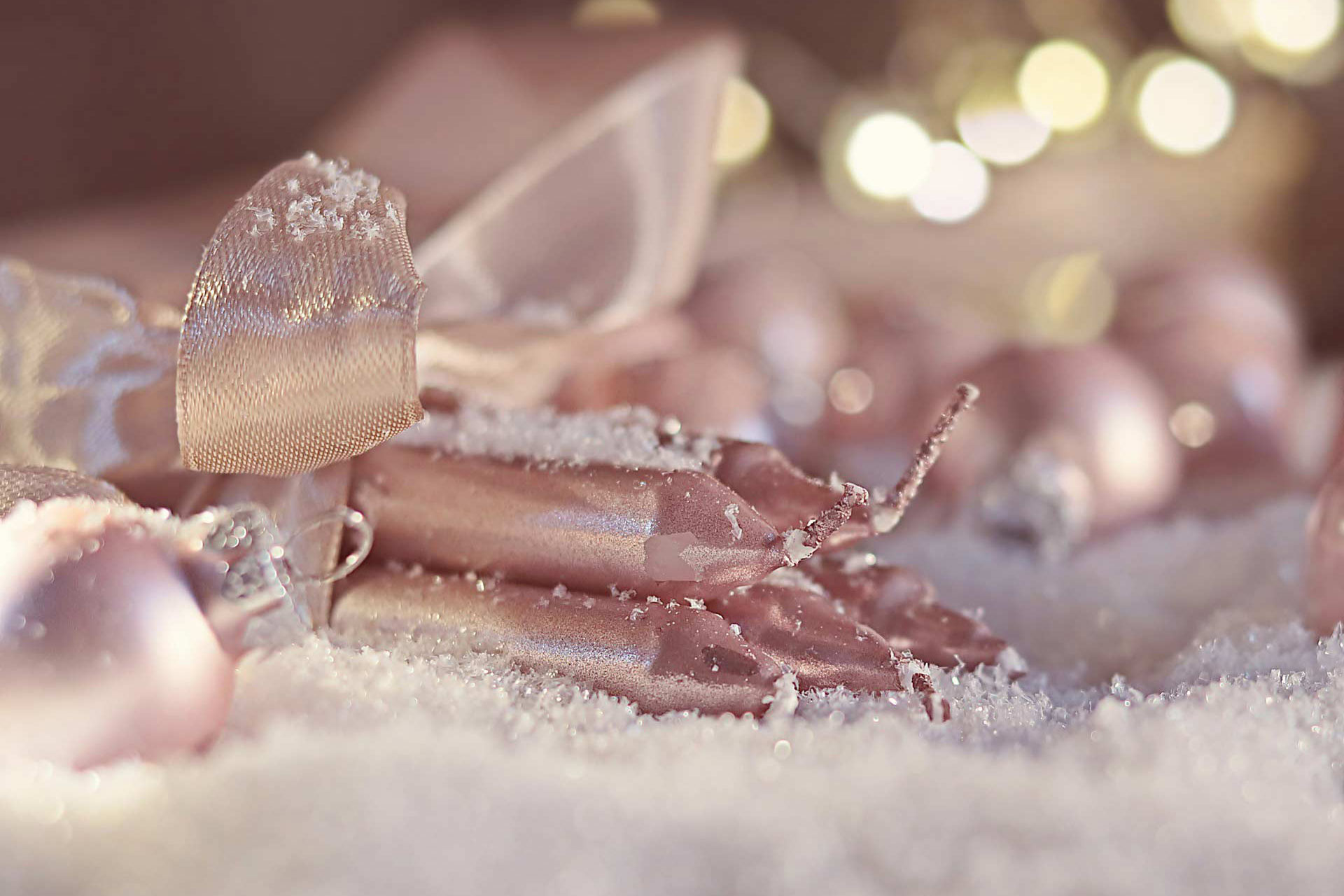 chg Traumpyramide aus Holz von Christoph Gerbeth - Weihnachtsdekoration in Pastelltönen